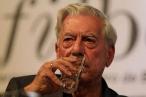 Vargas Llosa, nacido en Arequipa en 1936, es uno de los autores latinoamericanos ms premiados graci