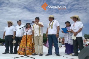 Al inaugurar la Guelaguetza Magisterial, el dirigente de la Seccin 22, Rubn Nez Ginez, extern q