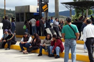 Desde la maana, los docentes iniciaron movilizaciones en varias partes del estado