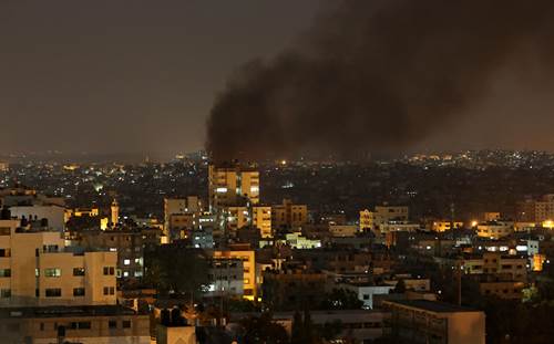 Durante las primeras horas del sbado aparatos de la aviacin militar de Israel continuaron el bomba