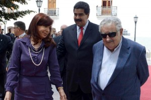 Mercosur exige a Israel un cese al fuego El presidente de Venezuela, Nicols Maduro camina con sus homlogos Cristina Fernndez de Argentina