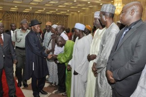 El presidente Goodluck Jonathan se reuni el martes con varios padres y algunas compaeras de clases