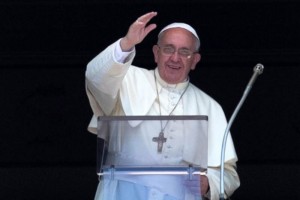 El papa Francisco celebra el Angelus el domingo