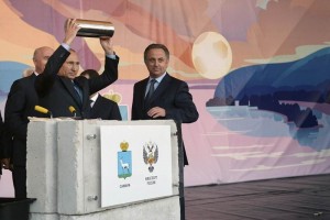El mandatario ruso coloca la primera piedra del que ser el estadio de la ciudad de Samara para la C