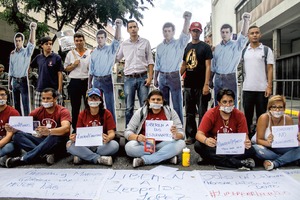 Oposici�n cierra filas con L�pez