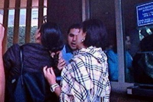 Momento en el que la panista Guadalupe Barrera agrede a la reportera Ariadna Garc�a, de EL UNIVERSAL