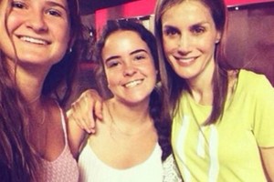 Las j�venes destacaron la cordialidad de la monarca espa�ola