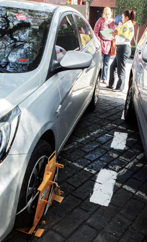 Privilegia GDF a empresas de parqumetros Entre opiniones divididas de los usuarios y vecinos, 83 parqumetrosentraron en operacin ayer en la