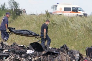 El MH17 cay el pasado jueves en Donetsk, Ucrania, tras ser derribado con 298 personas abordo 