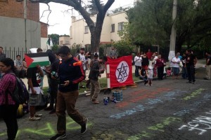 Un grupo de personas exigi frente a la Embajada de Israel, en el Distrito Federal, el cese de los a