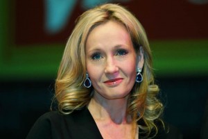 JK Rowling escribe carta a joven que sobrevivi a tiroteo Firmada en nombre del mago Dumbledore y escrito en tinta prpura, la iniciativa de Rowling llega des