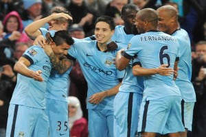 Mancheter City festeja uno de sus goles