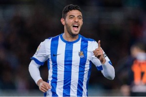 Carlos Vela festeja una anotaci�n con la Real Sociedad
