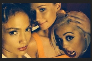 Antes del accidente Iggy Azalea  posaba sonriente con Jennifer Lpez y Rita Ora en Instagram