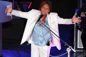 Roberto Carlos, entre la nostalgia y el amor El pblico del Auditorio Nacional pudo escuchar ancdotas y recuerdos del cantante en sus ms de 54