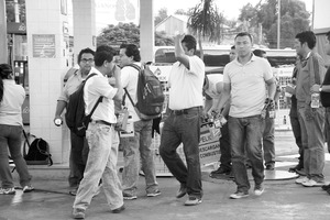 Saquean gasolineras profesores en Oaxaca