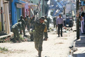 Militares y ciudadanos de San Cristbal de las Casas realizaron labores de limpieza y reconstruccin