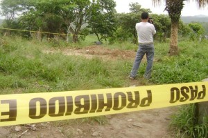 Dos cuerpos fueron exhumados de un predio ubicado en la colonia Sonora del municipio de Tetecala