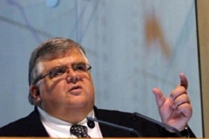 El gobernador del Banco de Mxico, Agustn Carstens seal que un aumento arbitrario al salario mni