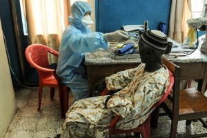 El virus no logra ser controlado en los pases afectados; apenas ayer Liberia decreto un toque de qu