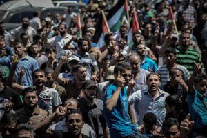 Manifestantes palestinos participan en un mitin en apoyo al movimiento Hamas, en el centro de la ciu