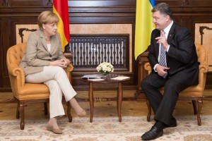 La canciller alemana Angela Merkel y el presidente ucraniano, Petro Poroshenko durante su reunin en