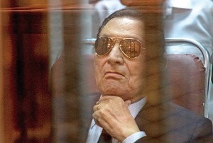 Mubarak niega que orden asesinatos