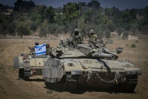 Testigos palestinos aseguraron tambin que filas enteras de tanques y blindados israeles se replega