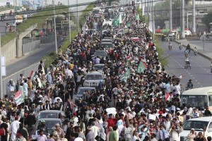 Los manifestantes se trasladaron a Islamabad en coches, autobuses y motocicletas, mientras ms de 20