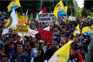Miembros de las comunidades kurdas y yazidies en Alemania denuncian la violencia cometida por milita