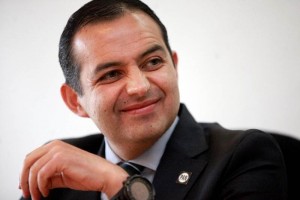 El senador del PAN dijo que elevar los salarios mnimos impacta la poltica antiinflacionaria que ap