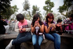 Expertos atribuyen a la econom�a, as� como al ajuste de usuarios de bajo consumo, la ca�da de l�neas