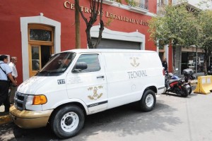 La camioneta de valores en la que los cuatro sujetos cometieron el robo fue abandonada y posteriorme