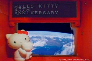 Japn manda a Hello Kitty al espacio Una figura de 4 centmetros de Hello Kitty va a bordo del satlite Hodoyoshi-3 mirando a travs de u