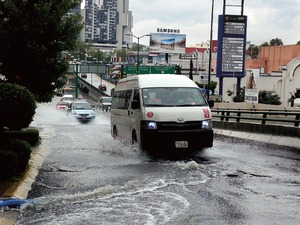 Desalojan edificios y hospital en Interlomas