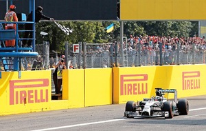 Hamilton gana Monza y aprieta campeonato F1 Hamilton gana Monza y aprieta campeonato F1