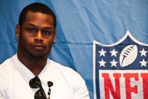 Detallan la agresin de Jonathan Dwyer Jonathan Dwyer en conferencia de prensa