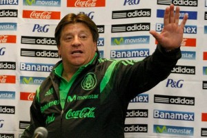Miguel Herrera al finalizar una conferencia de prensa