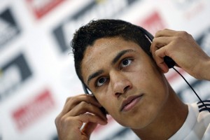 Varane en conferencia de prensa con su club