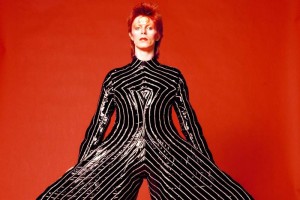 Bowie , uno de los grandes transformistas de la msica popular, ha adoptado y desechado personalidad