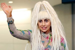 Gaga tomo la decisin de que ninguno de los involucrados se quedara con la prenda. Luego de que se l