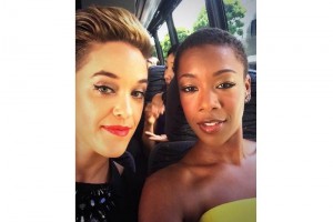 Guionista deja a su esposo por actriz de <i>Orange is the New...</i> La actriz usa las redes sociales para mostrar su da a da con la guionista