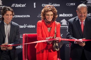 Acompaada de su hijo Carlo y del empresario Carlos Slim, la italiana inaugur la exposicin