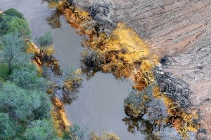 La presidencia municipal de Arizpe, en Sonora, denunci� otro nuevo derrame de material t�xico al R�o