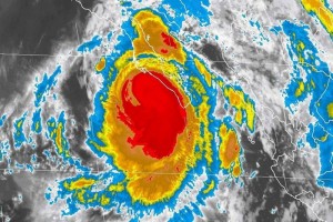 Contina activa la zona de alerta por huracn en la costa occidental de Baja California Sur, desde S