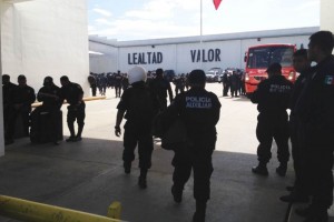 De acuerdo con los manifestantes, ellos tambi�n demandan respuesta a las demandas de incremento sala