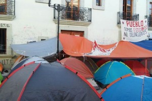 La protesta, que inici el jueves, incluye el cierre de la calle Armenta y Lpez, donde colocaron ca