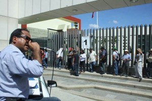 Los representantes de la regin de la Mixteca se concentraron en el crucero de los Hombres Ilustres 