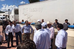 Adem�s de los primeros cheques, el funcionario y el mandatario sonorense tambi�n hicieron entrega de