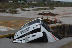 El hecho ocasion el hundimiento de un camin que transportaba personal de una maquiladora